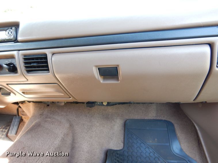 image for item DM6437 1996 Ford Bronco XLT  SUV