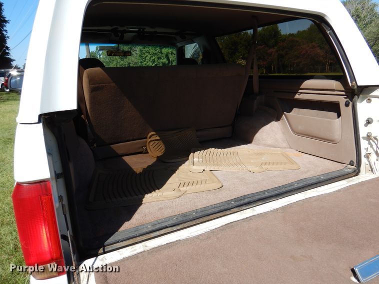 image for item DM6437 1996 Ford Bronco XLT  SUV