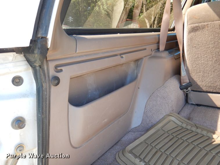 image for item DM6437 1996 Ford Bronco XLT  SUV