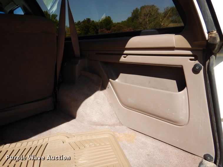 image for item DM6437 1996 Ford Bronco XLT  SUV