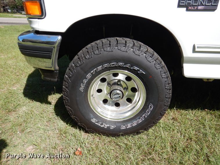 image for item DM6437 1996 Ford Bronco XLT  SUV