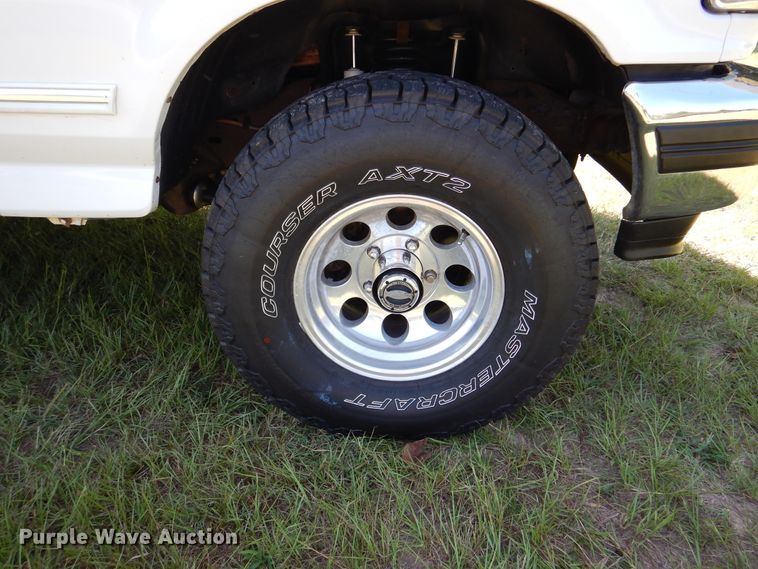 image for item DM6437 1996 Ford Bronco XLT  SUV