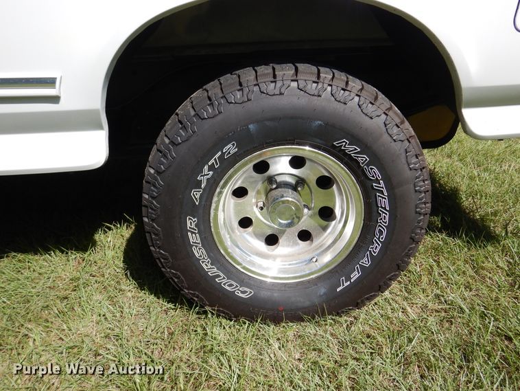 image for item DM6437 1996 Ford Bronco XLT  SUV