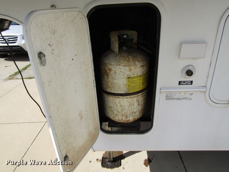 image for item EV9311 2004 Wildcat  camper