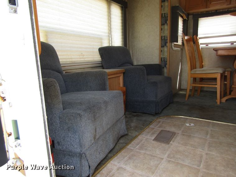 image for item EV9311 2004 Wildcat  camper