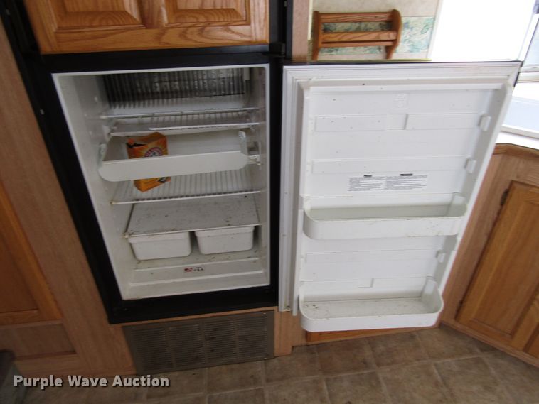 image for item EV9311 2004 Wildcat  camper