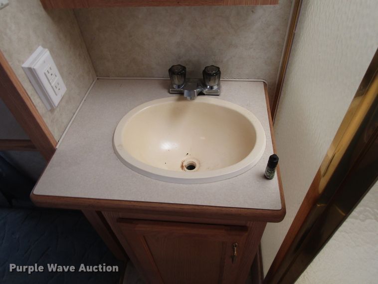 image for item EV9311 2004 Wildcat  camper