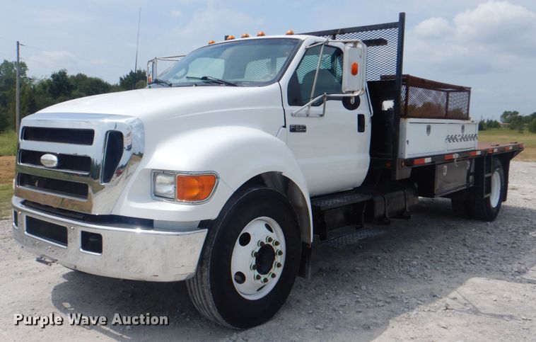 image for item HT9421 2006 Ford F650 Super Duty XLT  flatbed truck