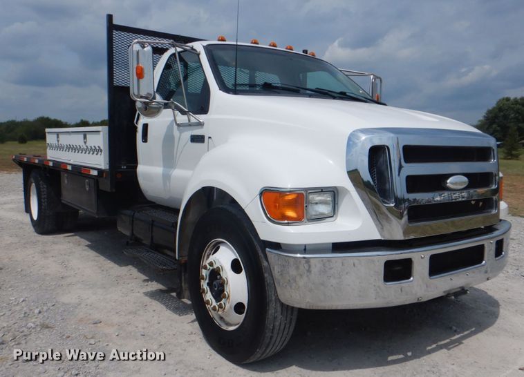 image for item HT9421 2006 Ford F650 Super Duty XLT  flatbed truck