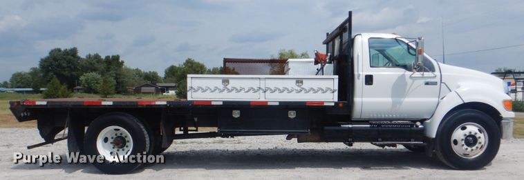 image for item HT9421 2006 Ford F650 Super Duty XLT  flatbed truck