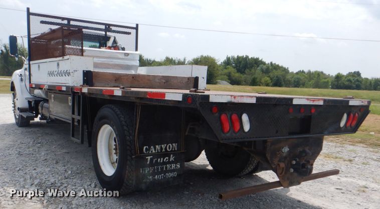 image for item HT9421 2006 Ford F650 Super Duty XLT  flatbed truck