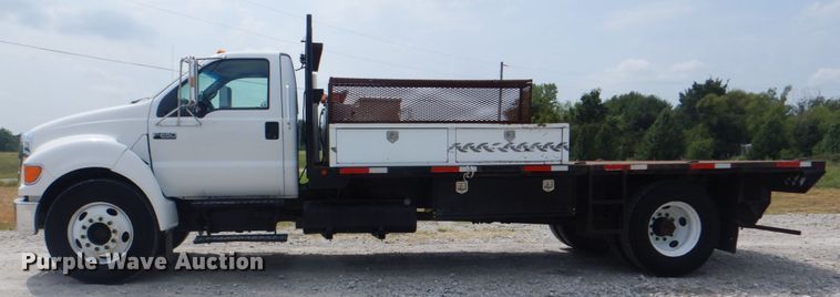 image for item HT9421 2006 Ford F650 Super Duty XLT  flatbed truck