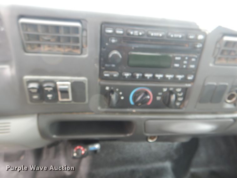 image for item HT9421 2006 Ford F650 Super Duty XLT  flatbed truck