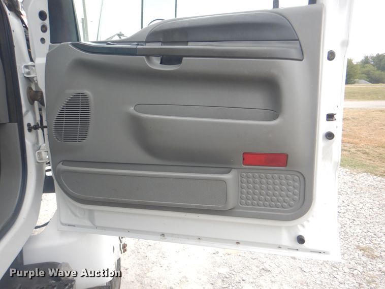 image for item HT9421 2006 Ford F650 Super Duty XLT  flatbed truck