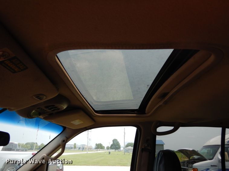 image for item II9661 2002 Ford Expedition Eddie Bauer  SUV