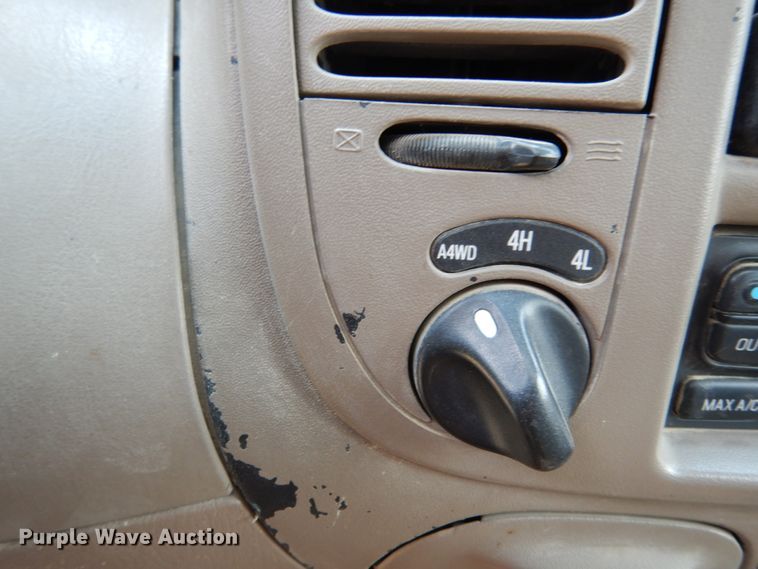 image for item II9661 2002 Ford Expedition Eddie Bauer  SUV