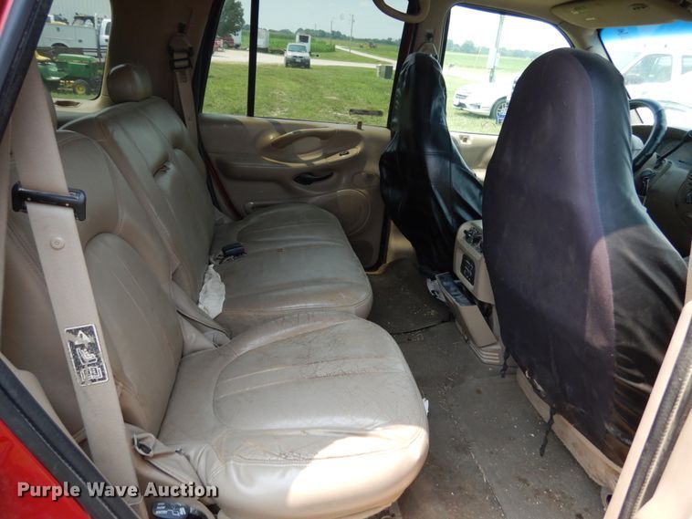 image for item II9661 2002 Ford Expedition Eddie Bauer  SUV