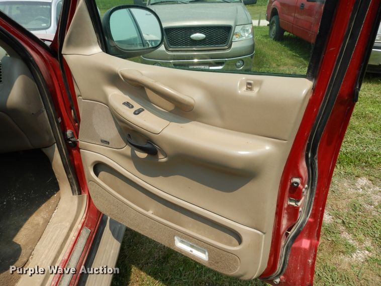 image for item II9661 2002 Ford Expedition Eddie Bauer  SUV