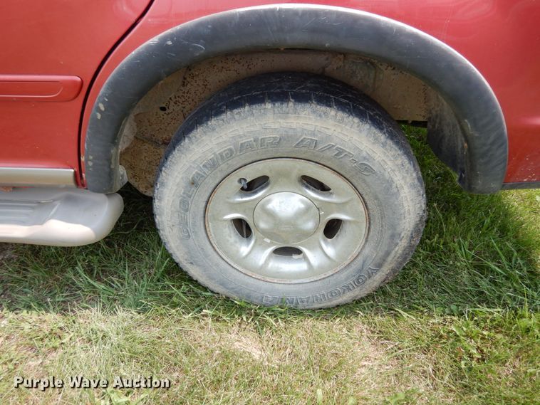 image for item II9661 2002 Ford Expedition Eddie Bauer  SUV