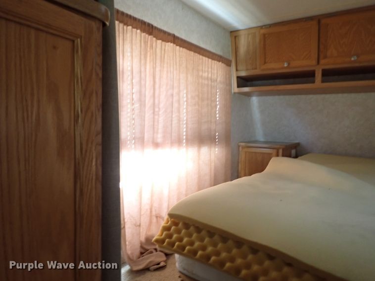 image for item IN9599 2003 R-Vision Trail-Lite  camper