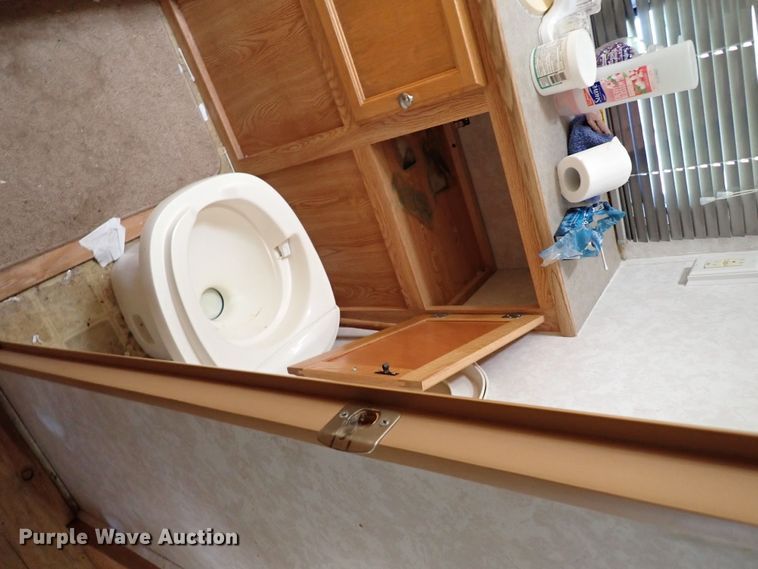 image for item IN9599 2003 R-Vision Trail-Lite  camper