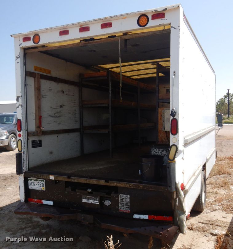 image for item IP9533 1997 GMC Savana G3500  box truck