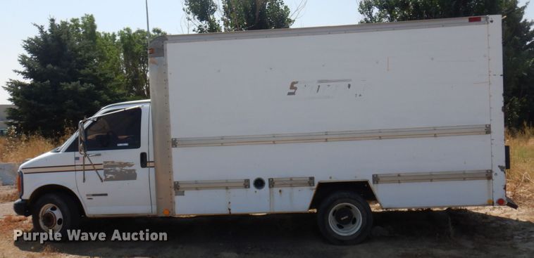 image for item IP9533 1997 GMC Savana G3500  box truck