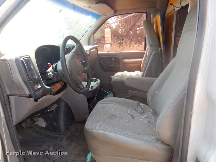 image for item IP9533 1997 GMC Savana G3500  box truck