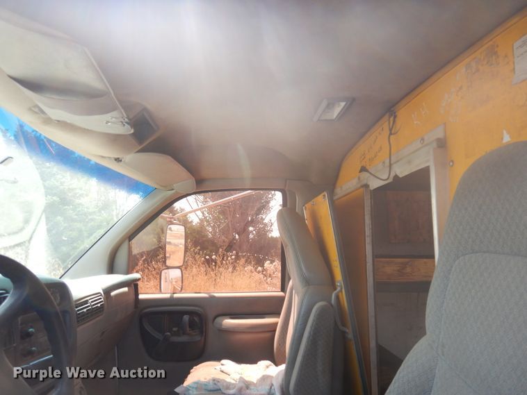 image for item IP9533 1997 GMC Savana G3500  box truck