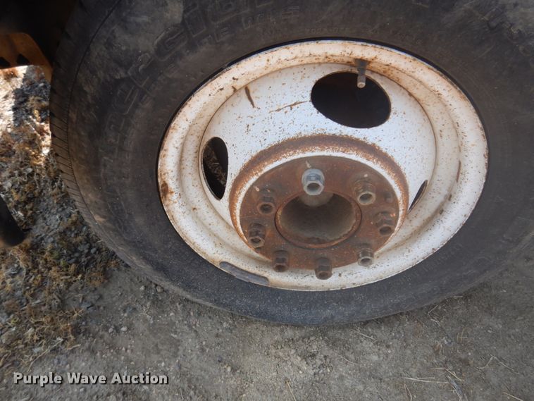 image for item IP9533 1997 GMC Savana G3500  box truck