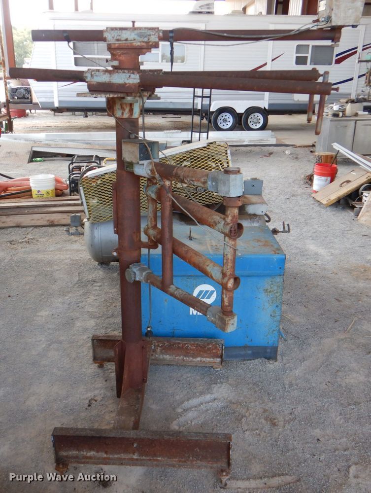 image for item IR9075 Miller Intelliweld 650  welder/generator