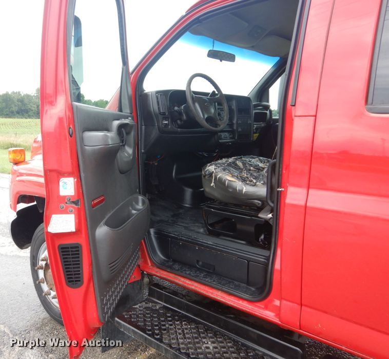 image for item IT9247 2006 Chevrolet C5500  flatbed truck