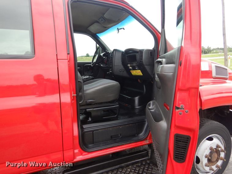 image for item IT9247 2006 Chevrolet C5500  flatbed truck