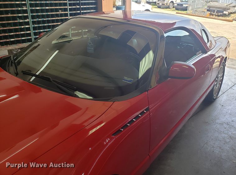 image for item IU9470 2002 Ford Thunderbird  convertible