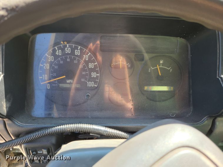 image for item IU9491 2005 Isuzu NPR  dump truck