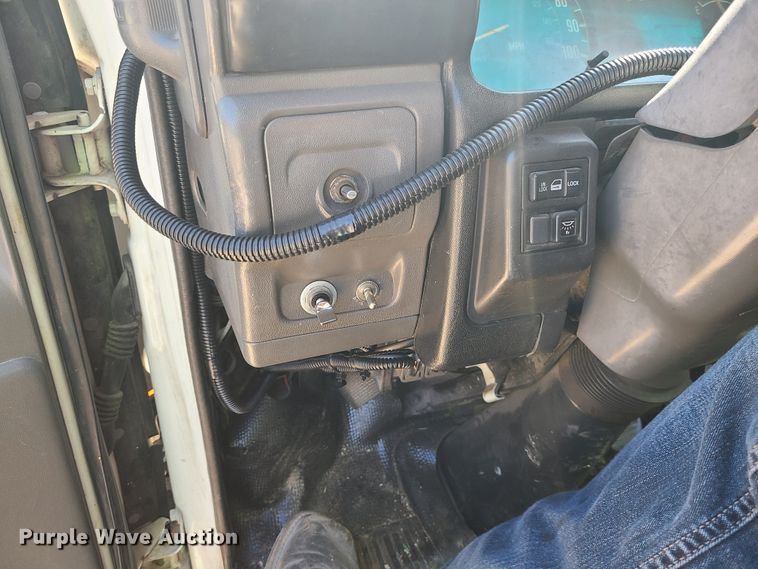 image for item IU9491 2005 Isuzu NPR  dump truck