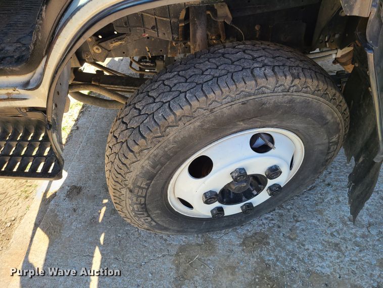 image for item IU9491 2005 Isuzu NPR  dump truck