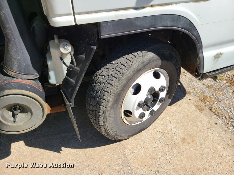 image for item IU9491 2005 Isuzu NPR  dump truck