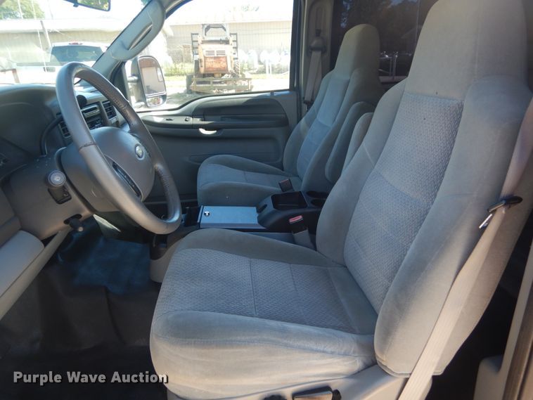 image for item JG9166 2004 Ford Excursion  SUV