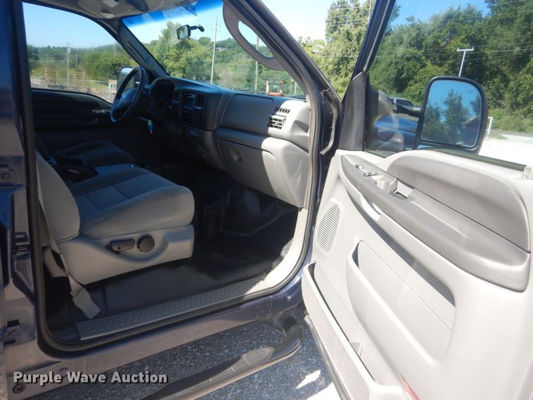 image for item JG9166 2004 Ford Excursion  SUV