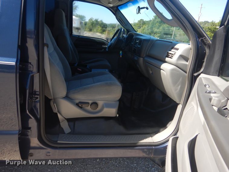 image for item JG9166 2004 Ford Excursion  SUV