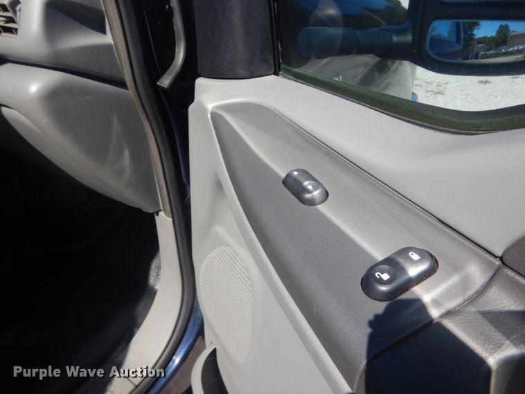 image for item JG9166 2004 Ford Excursion  SUV