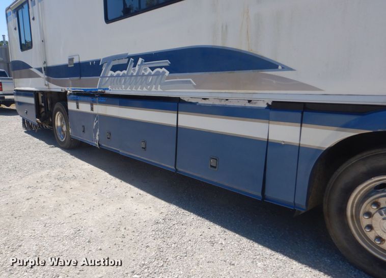 image for item JG9167 1996 Fleetwood American Tradition  RV