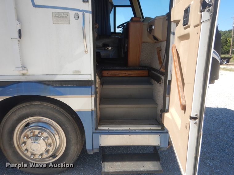 image for item JG9167 1996 Fleetwood American Tradition  RV