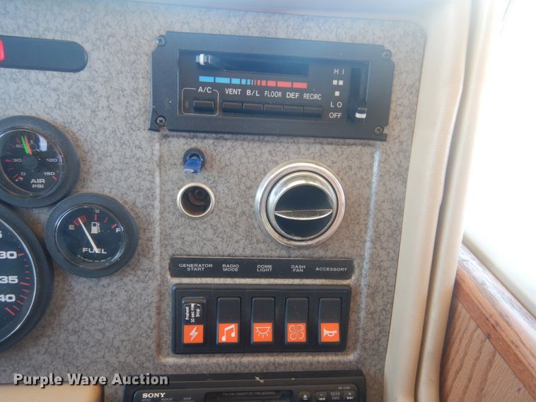 image for item JG9167 1996 Fleetwood American Tradition  RV