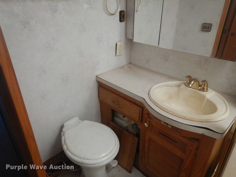 image for item JG9167 1996 Fleetwood American Tradition  RV