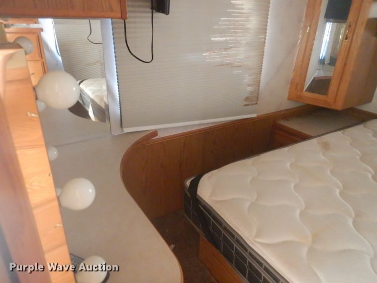 image for item JG9167 1996 Fleetwood American Tradition  RV