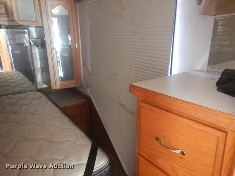 image for item JG9167 1996 Fleetwood American Tradition  RV