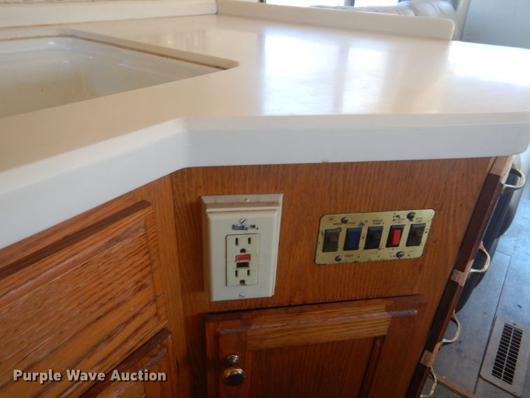 image for item JG9167 1996 Fleetwood American Tradition  RV