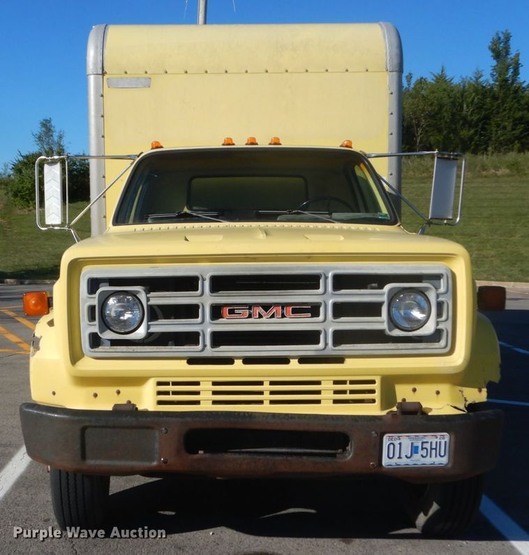 image for item JG9169 1987 GMC 7000  box truck